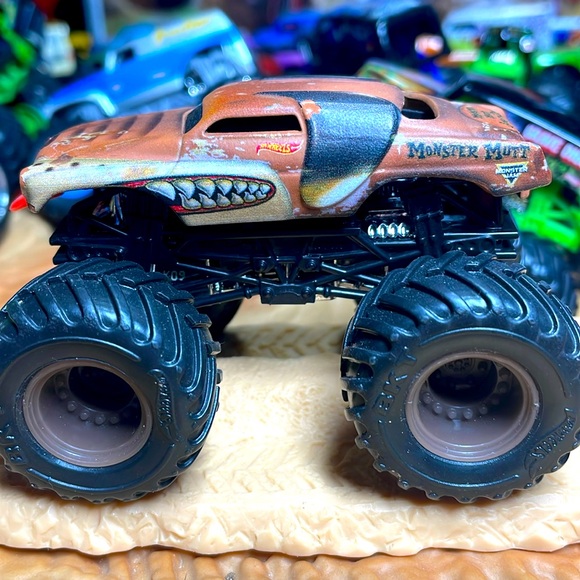 Junkyard Dog - Picture 1 of 3